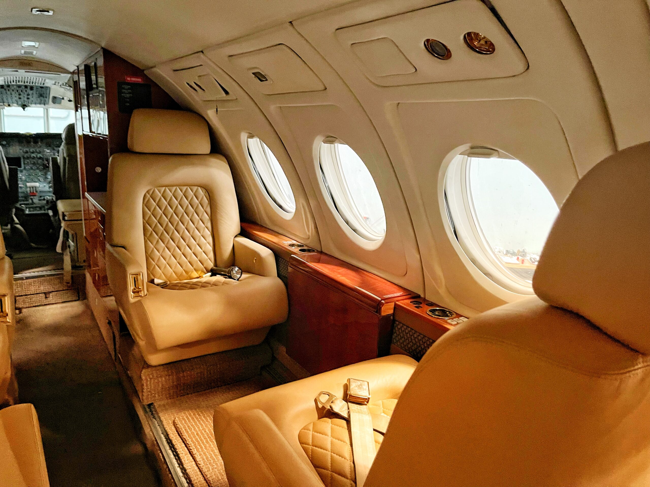 How to charter a private jet